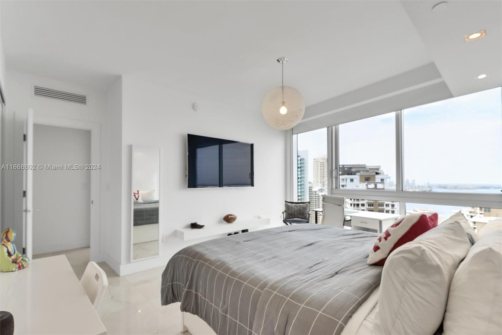 495 Brickell Ave #3101, Miami FL 33131