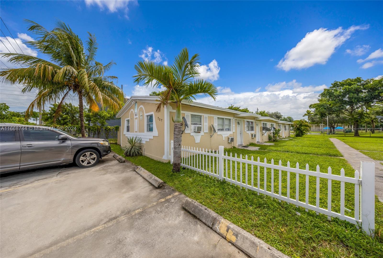 707 SW 10th St, Dania Beach, Florida image 1