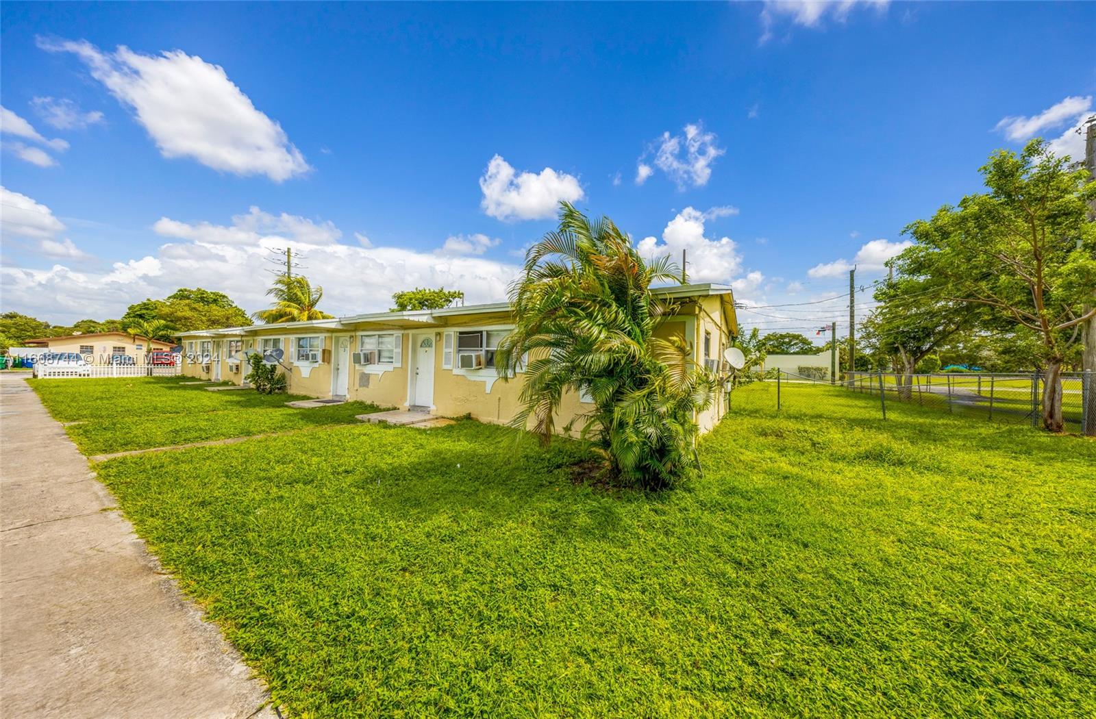 707 SW 10th St, Dania Beach, Florida image 4