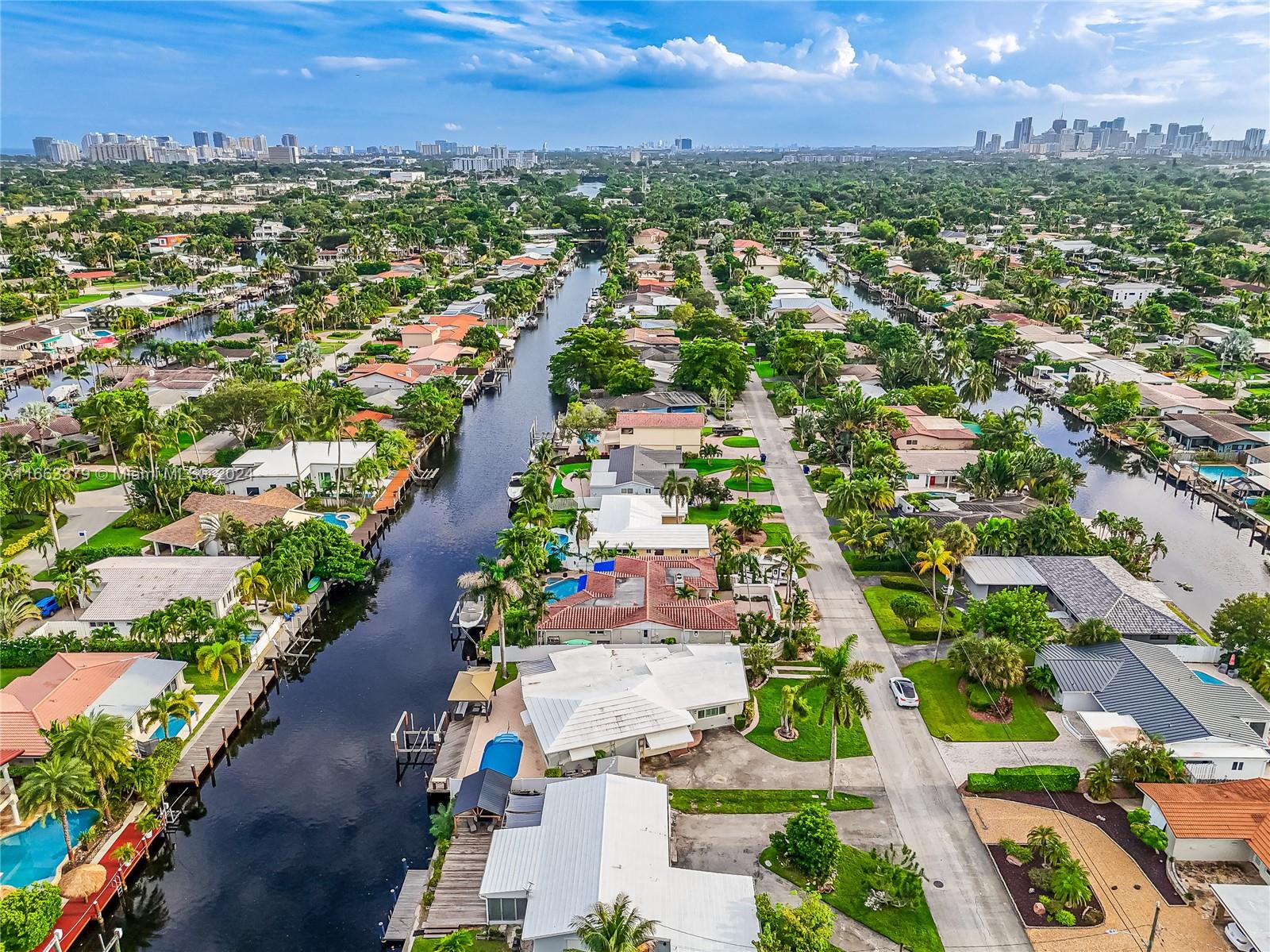 2424 NE 18th Ave, Wilton Manors, Florida image 8