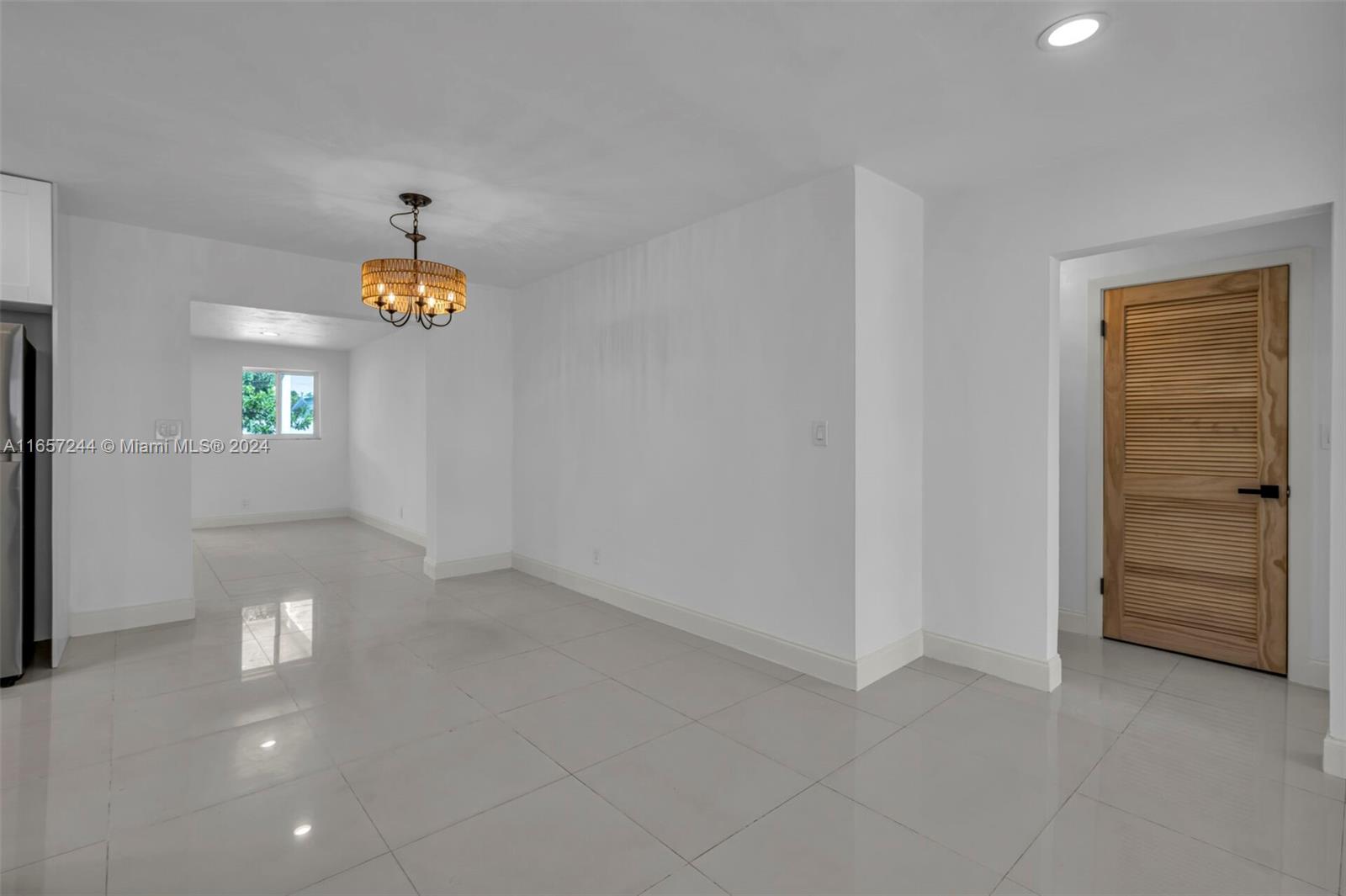 104 SW 7th St, Hallandale Beach, Florida image 10