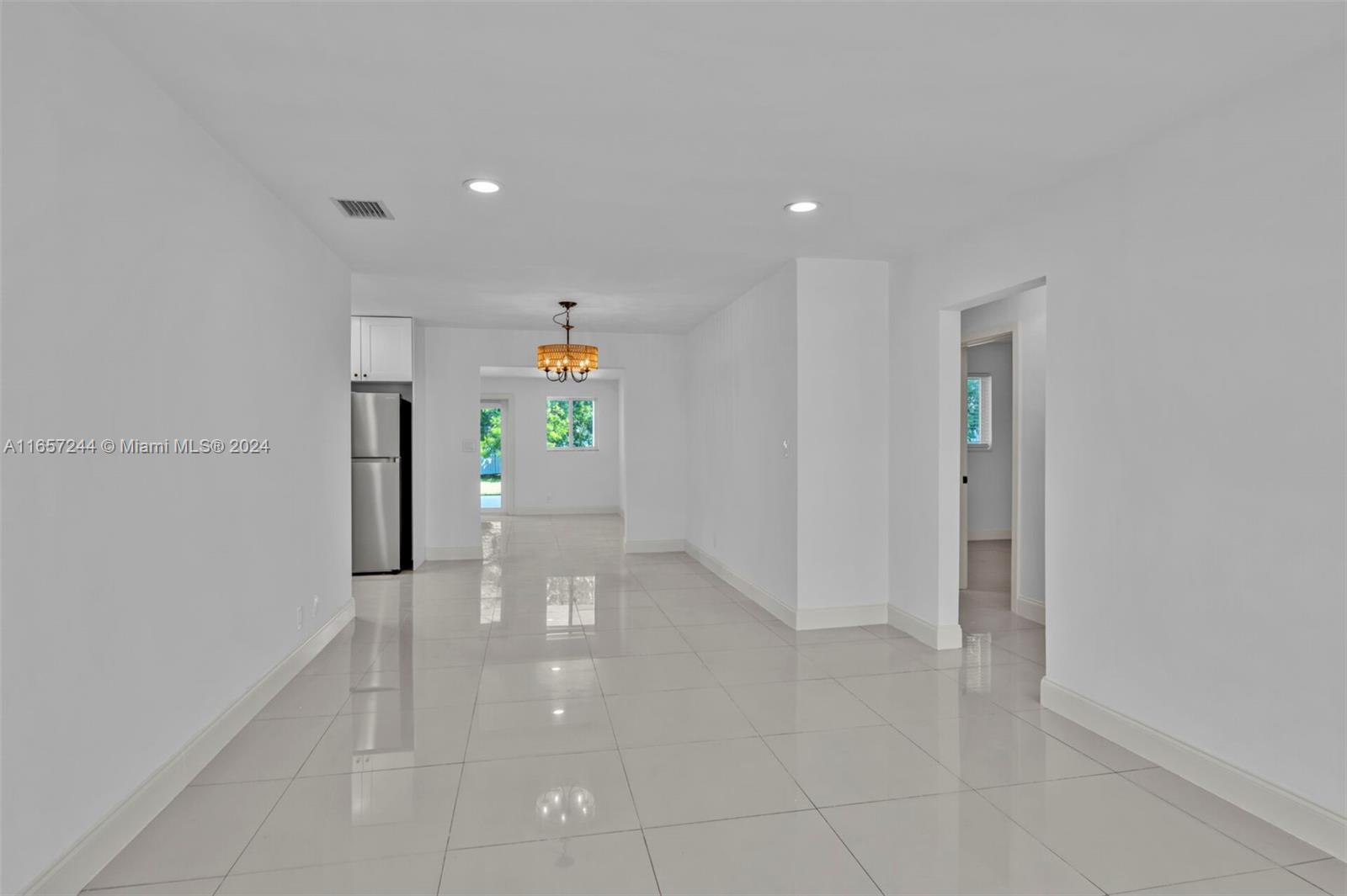 104 SW 7th St, Hallandale Beach, Florida image 11