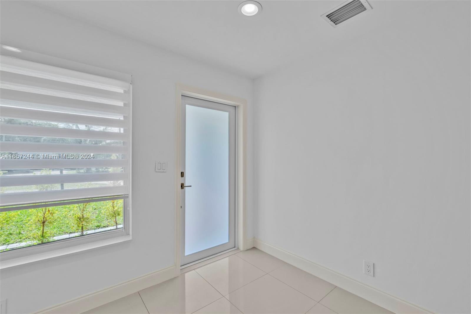 104 SW 7th St, Hallandale Beach, Florida image 14