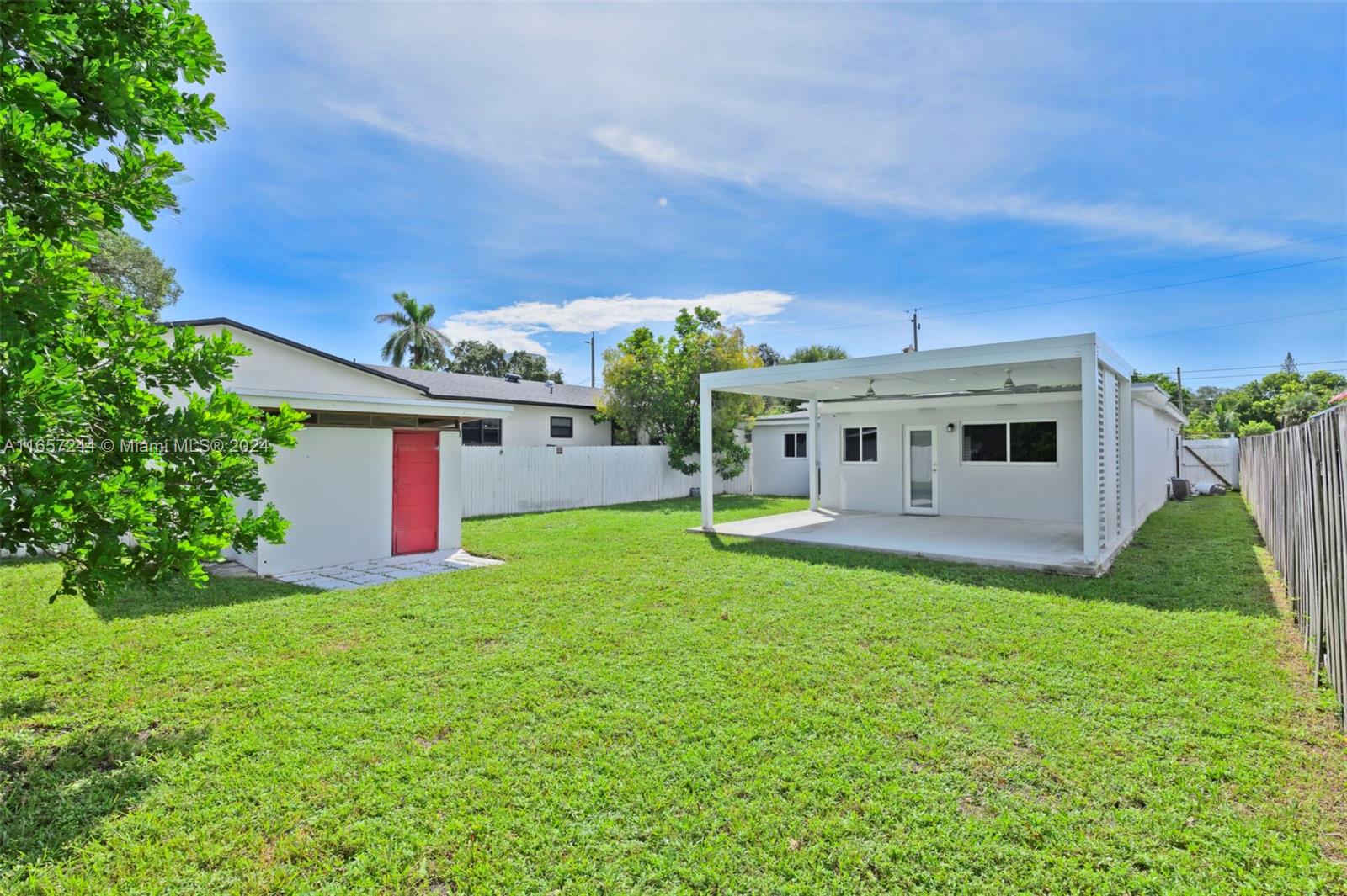 104 SW 7th St, Hallandale Beach, Florida image 18