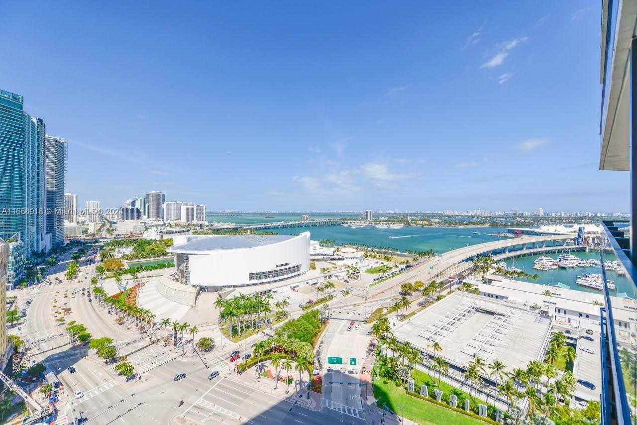 In the heart of Downtown Miami, The Elser sets a new standard for luxury living and smart investment. This stunning studio is not just a home; it's an opportunity. Allows short term rentals managed across top rental platforms like Airbnb, VRBO, it offers you the chance to earn income or as a personal getaway. Enjoy breathtaking views, 24/7 concierge, smart technology, and EV charging. The amenities? Unmatched. Dive into a resort-style pool, unwind in exclusive lounge areas, and work seamlessly in our state-of-the-art co-working space. Steps away from Miami's best – Whole Foods, FTX Arena, South Beach. The Elser is not just a residence; it's the pinnacle of Miami living. Whether you're looking for your next home or a smart investment, welcome to your future in Miami.