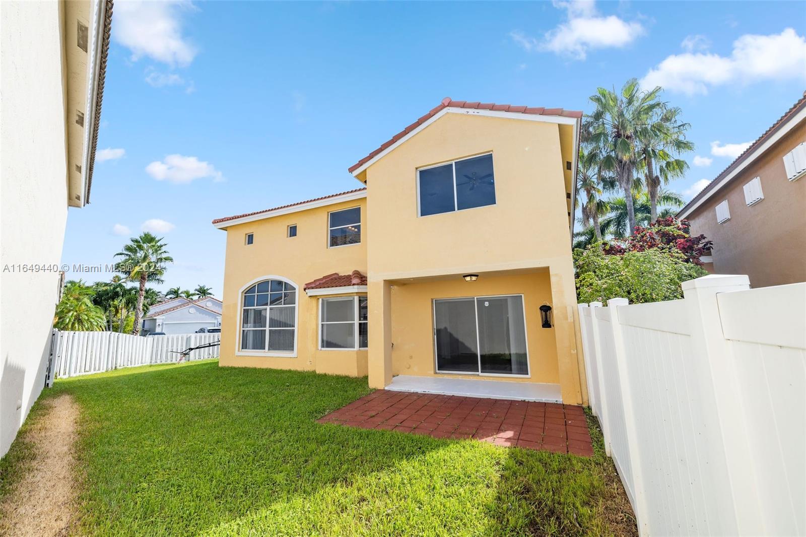 18800 NW 11th St, Pembroke Pines, Florida image 2