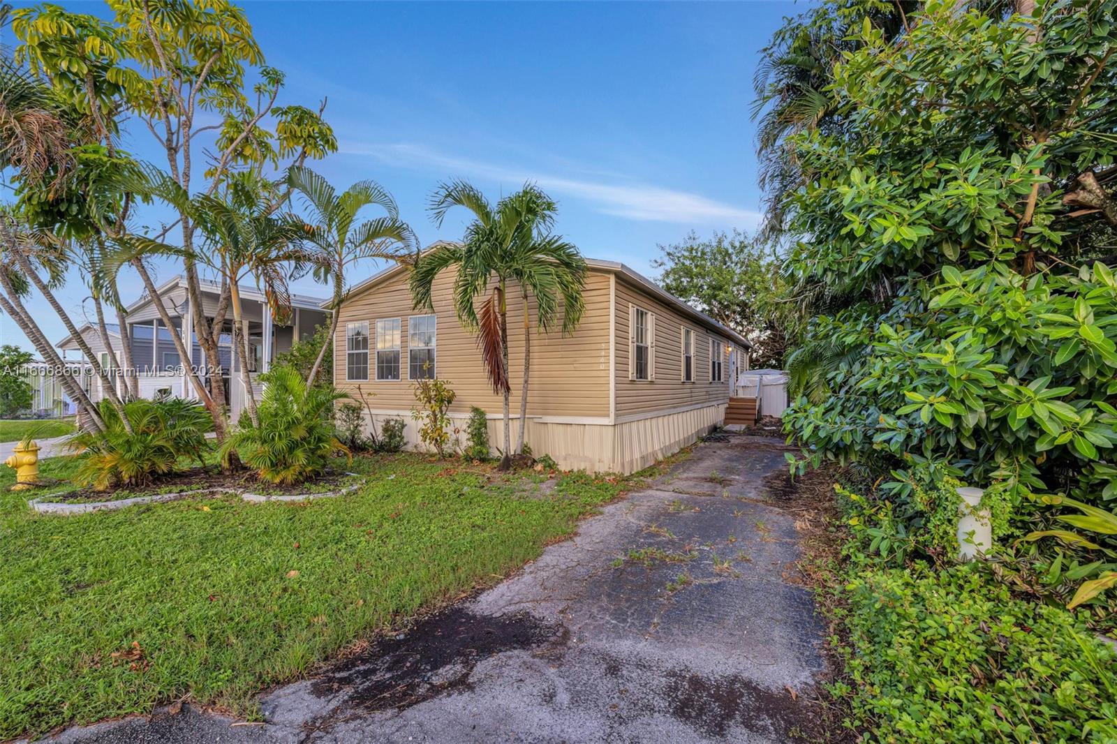 5460 SW 27th Ter, Dania Beach, Florida image 1