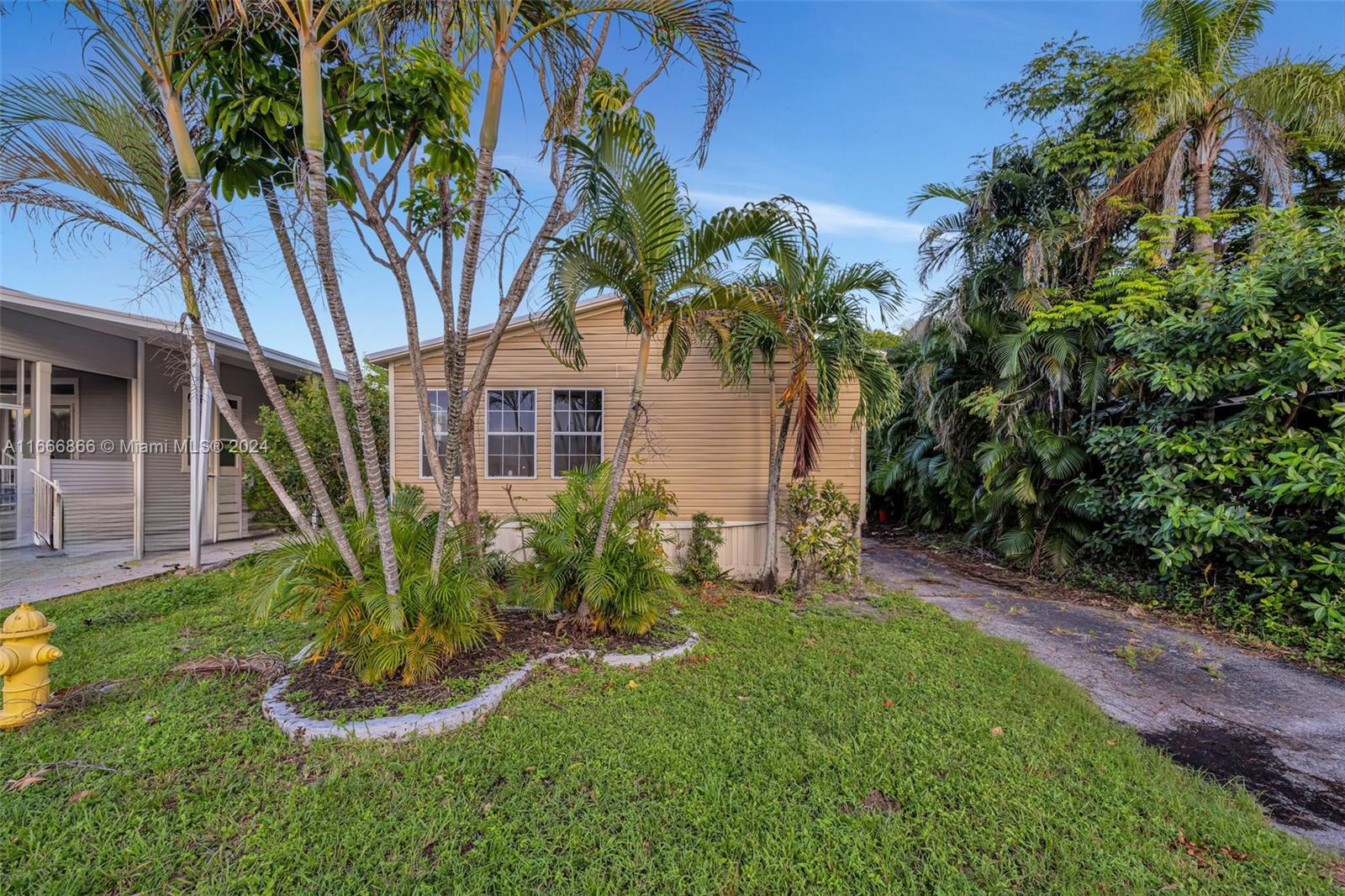 5460 SW 27th Ter, Dania Beach, Florida image 2