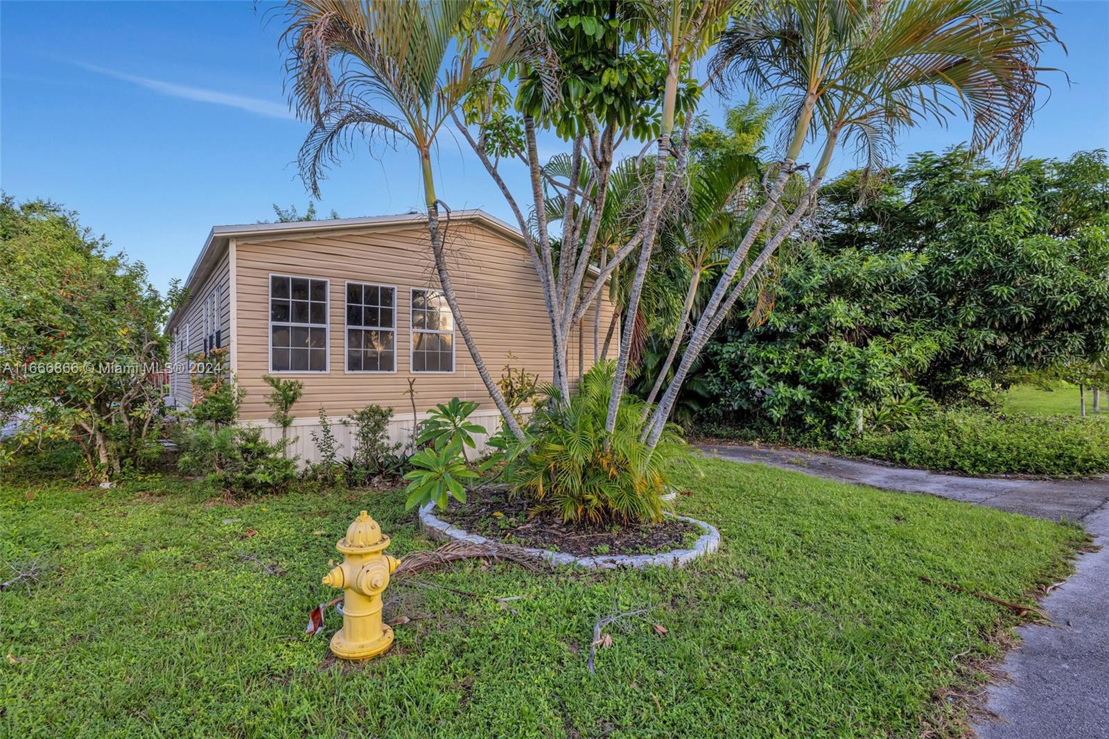 5460 SW 27th Ter, Dania Beach, Florida image 3