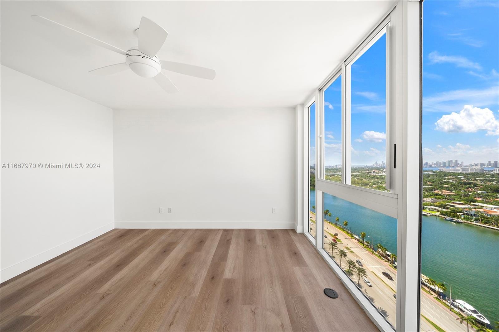 4779 Collins Ave #2407, Miami Beach FL 33140