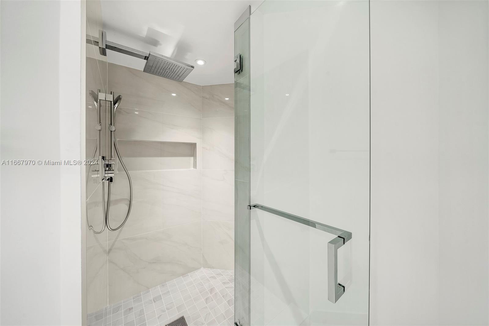 4779 Collins Ave #2407, Miami Beach FL 33140