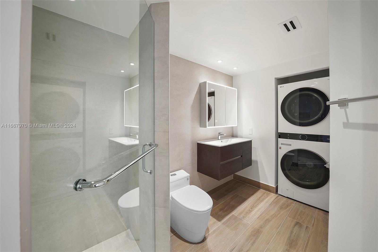 4779 Collins Ave #2407, Miami Beach FL 33140