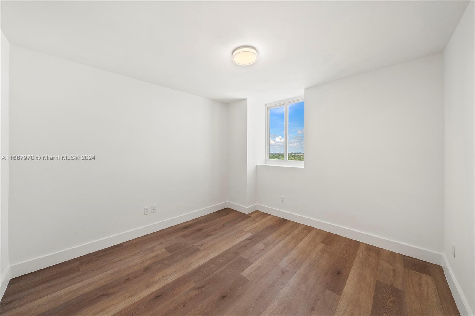 4779 Collins Ave #2407, Miami Beach FL 33140