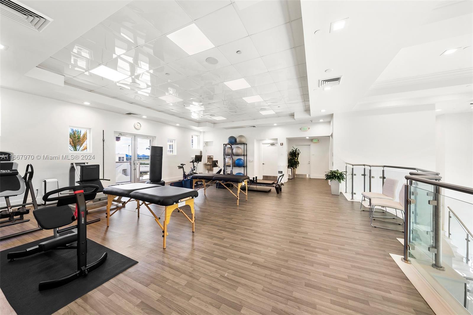 4779 Collins Ave #2407, Miami Beach FL 33140