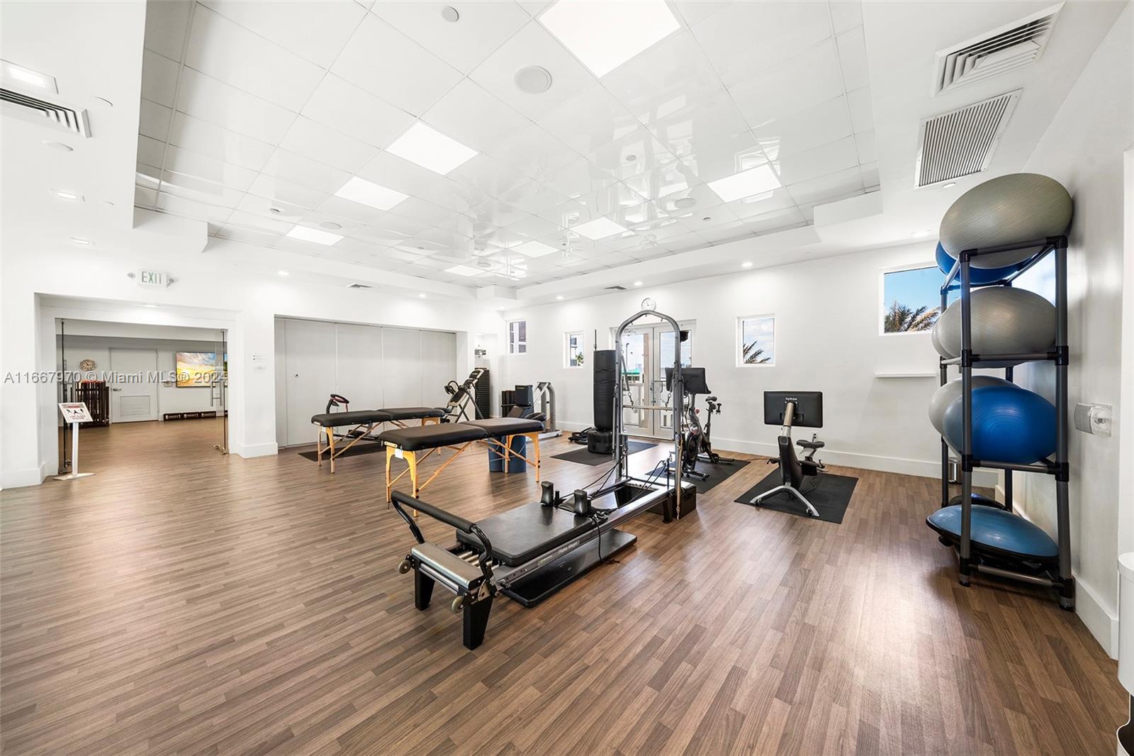 4779 Collins Ave #2407, Miami Beach FL 33140