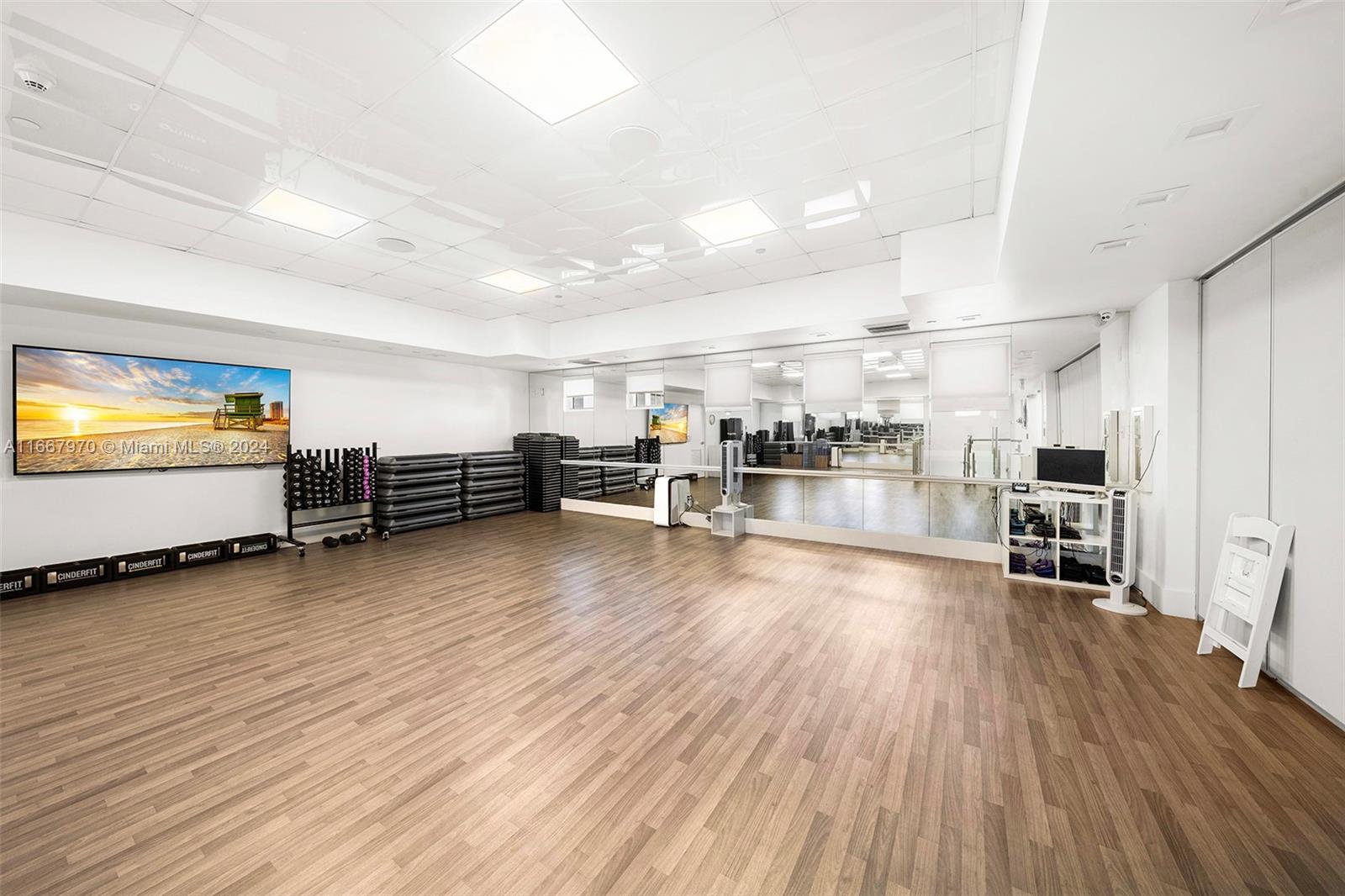 4779 Collins Ave #2407, Miami Beach FL 33140