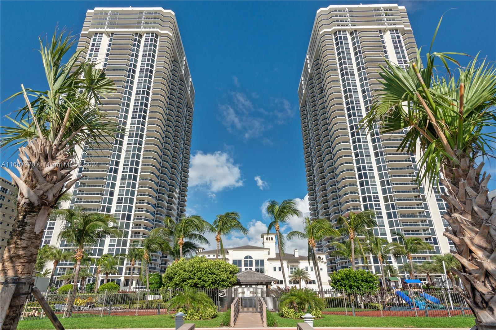 4779 Collins Ave #2407, Miami Beach FL 33140