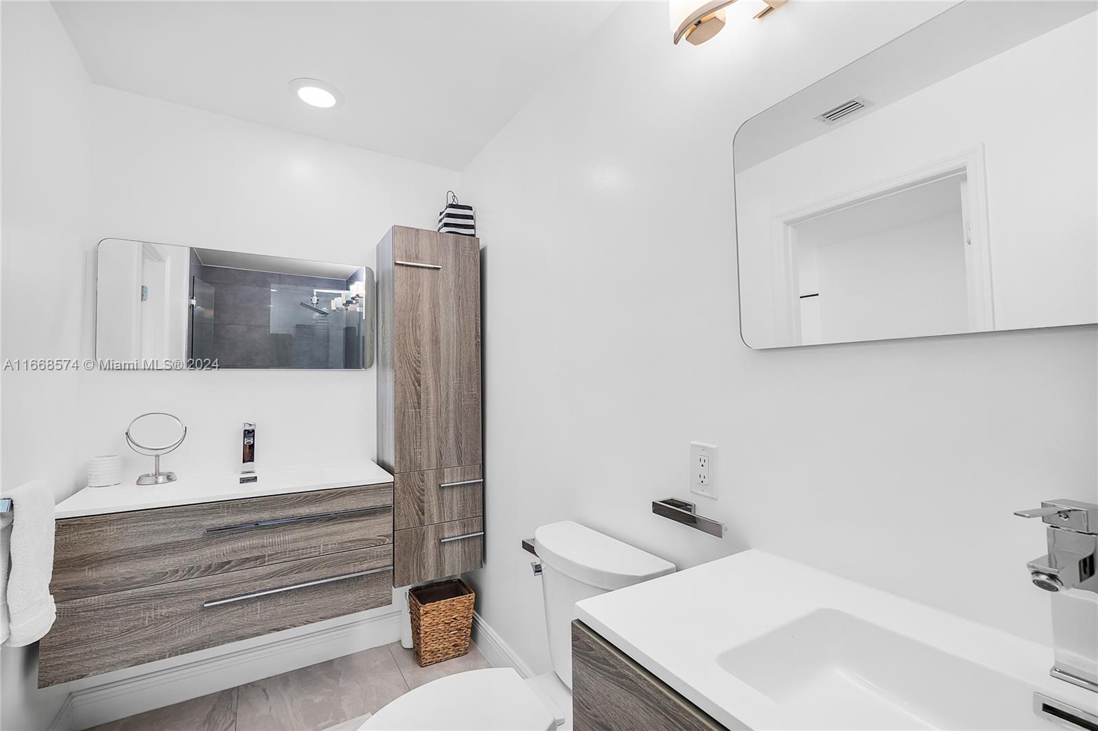60 SW 13th St #5010, Miami FL 33130