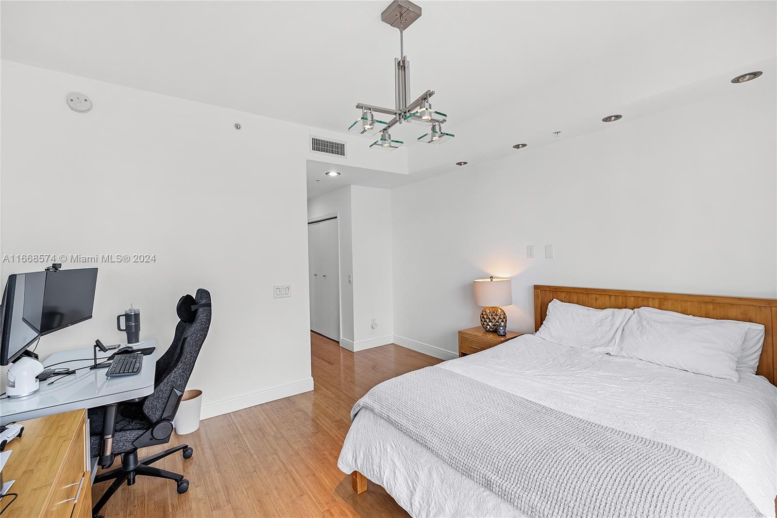 60 SW 13th St #5010, Miami FL 33130