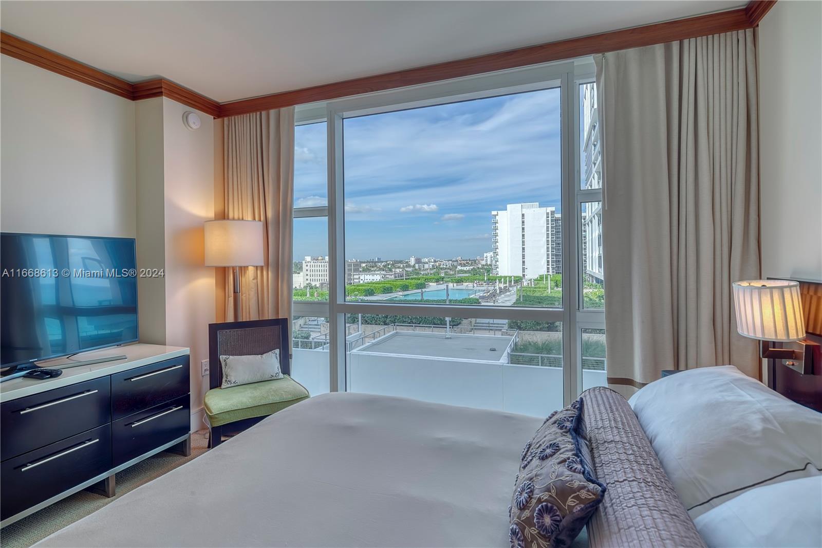 6801 Collins Ave #718( Door 705), Miami Beach FL 33141