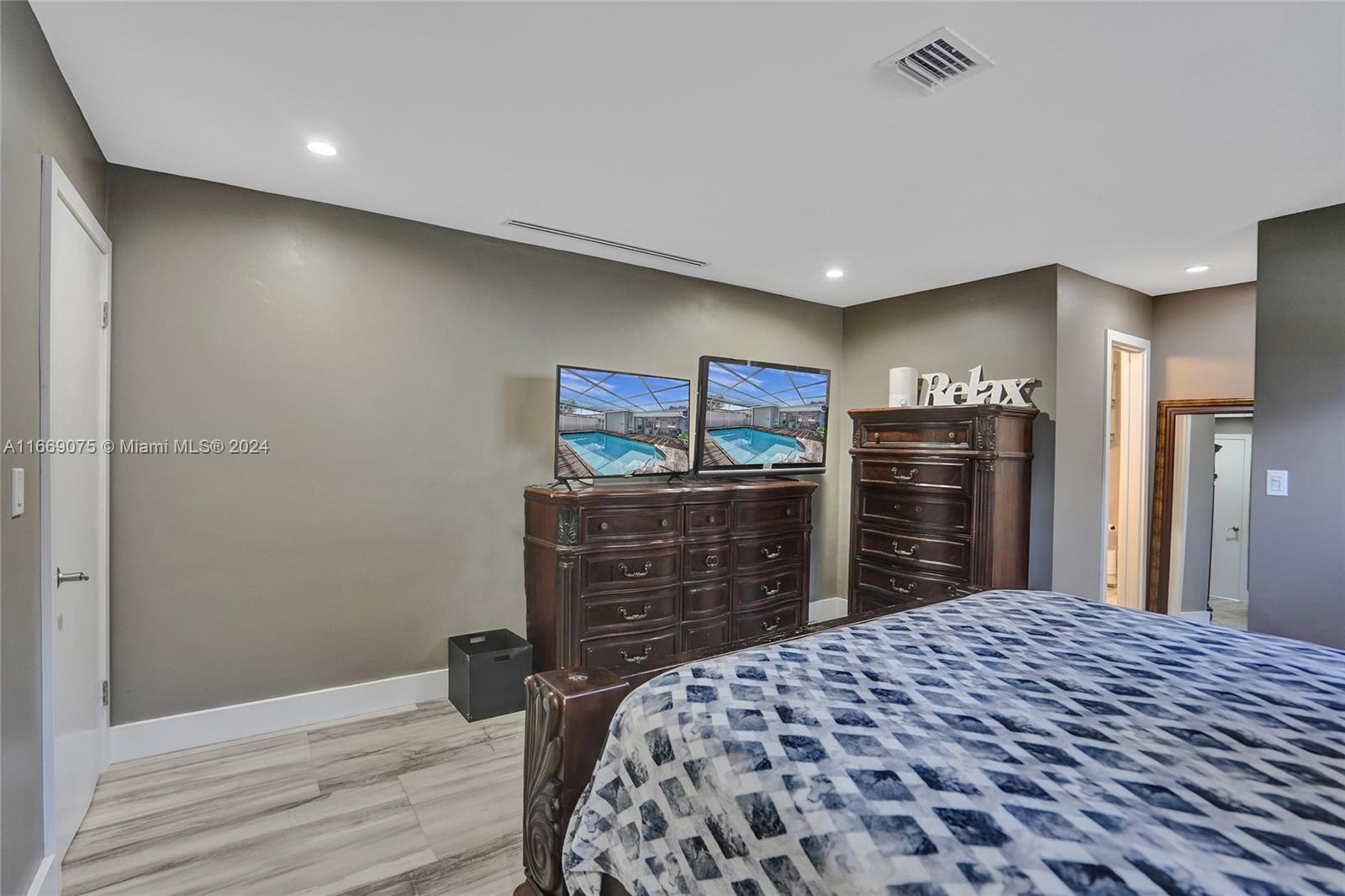 Listing Photo 14