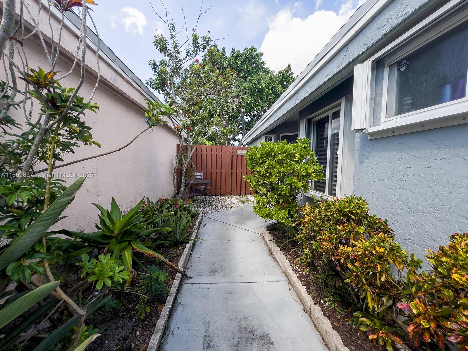 2051 NW 35th Ter, Coconut Creek, Florida image 3