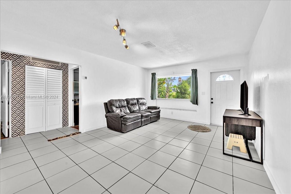 4360 NW 46th Ter, Lauderdale Lakes, Florida image 11