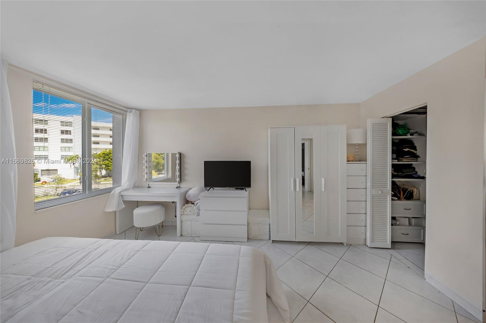 250 180th Dr #352, Sunny Isles Beach, Florida image 16