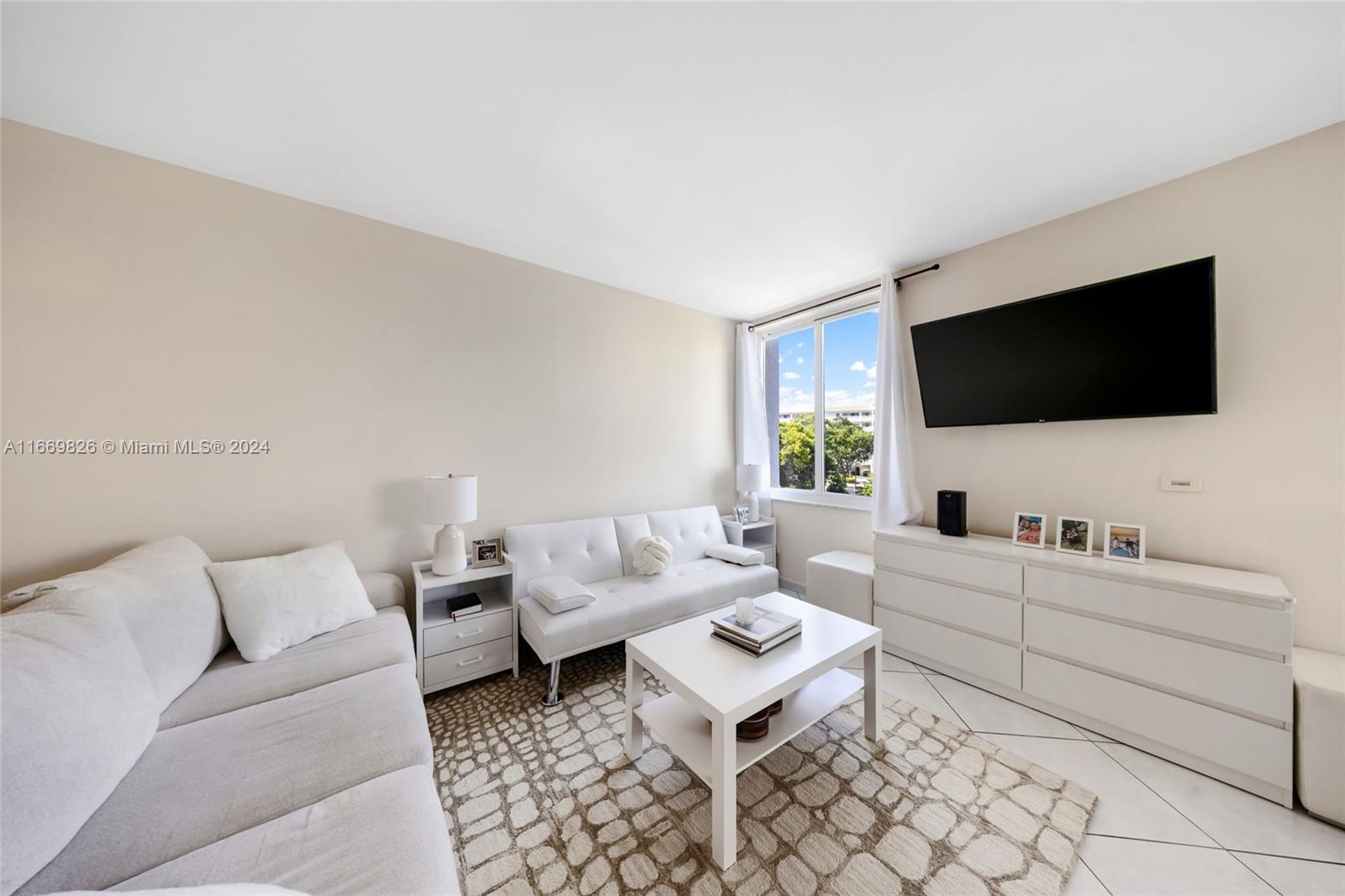 250 180th Dr #352, Sunny Isles Beach, Florida image 3