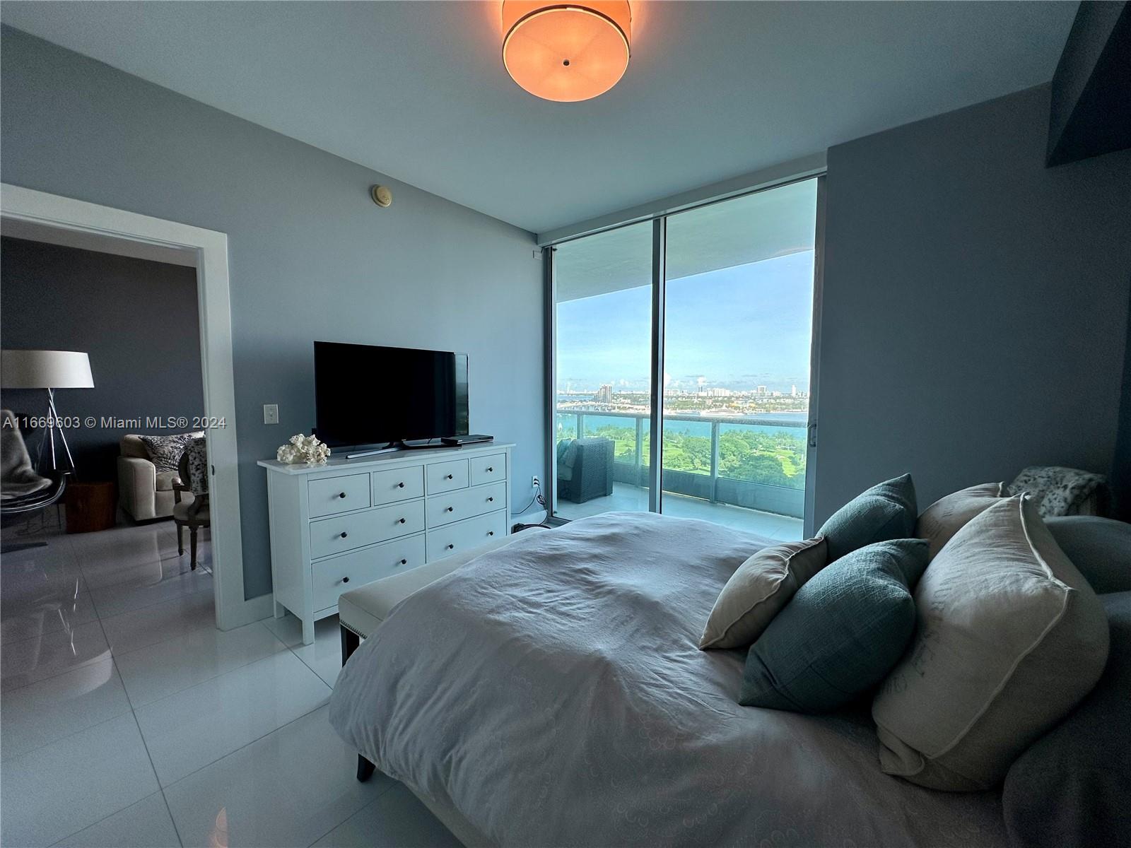 900 Biscayne Blvd #1903, Miami FL 33132