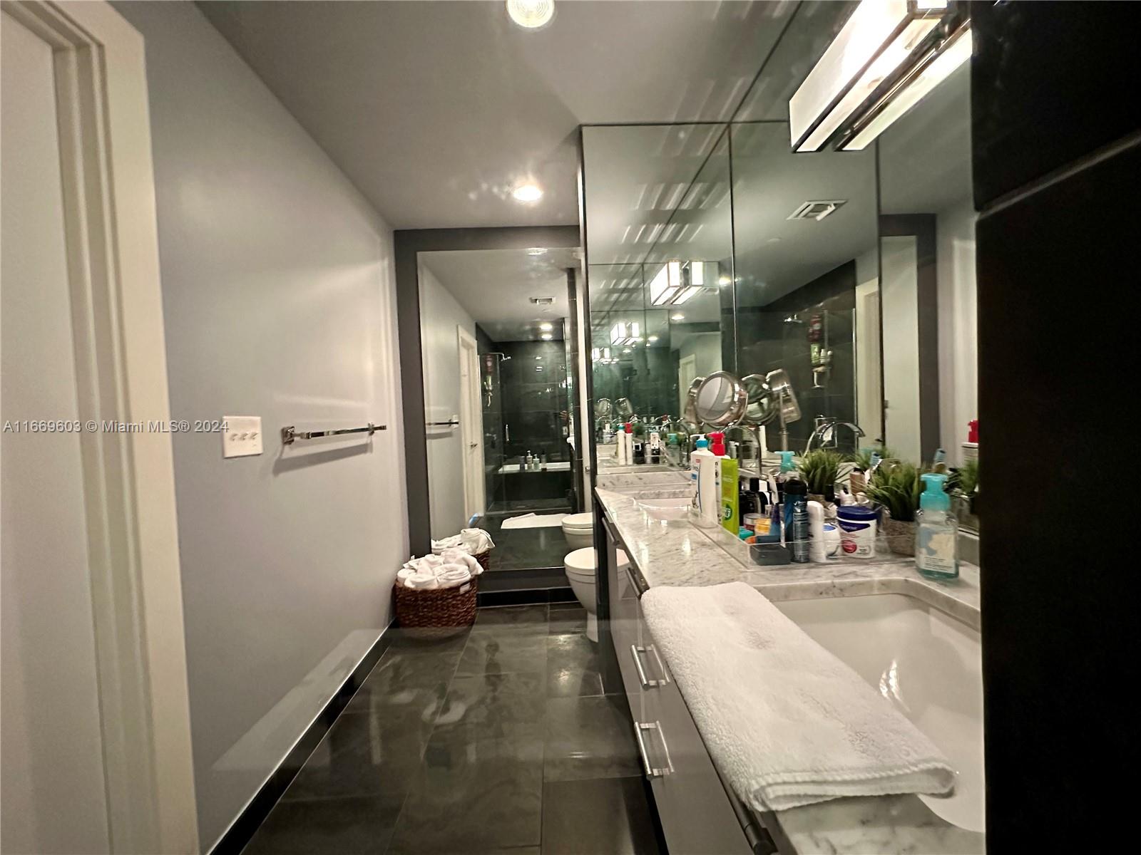 900 Biscayne Blvd #1903, Miami FL 33132