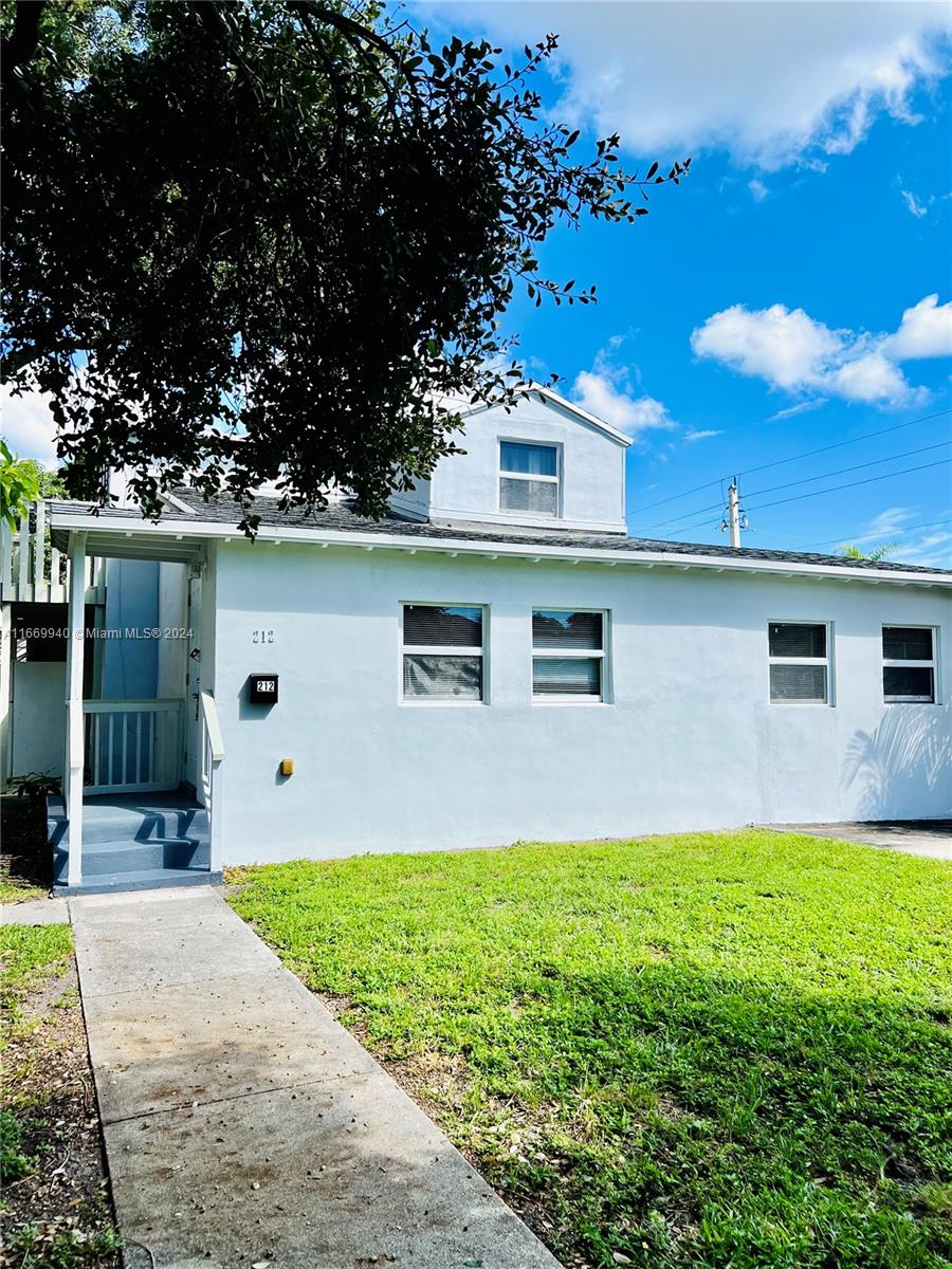 212 SW 11th St, Dania Beach, Florida image 2