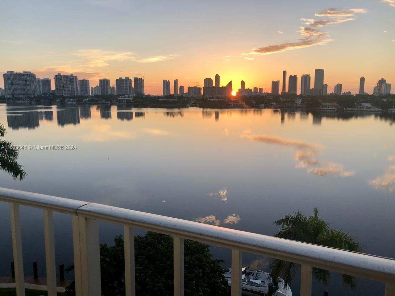 16558 NE 26th Ave #6C DOCK INCLUDED, North Miami Beach, Florida image 3