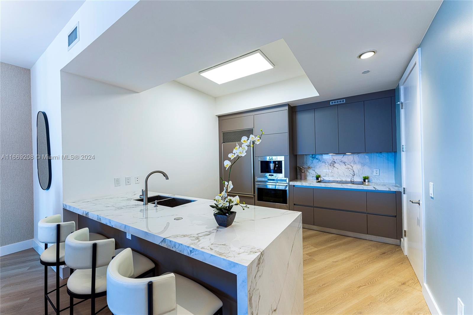 15901 Collins Ave #903, Sunny Isles Beach FL 33160