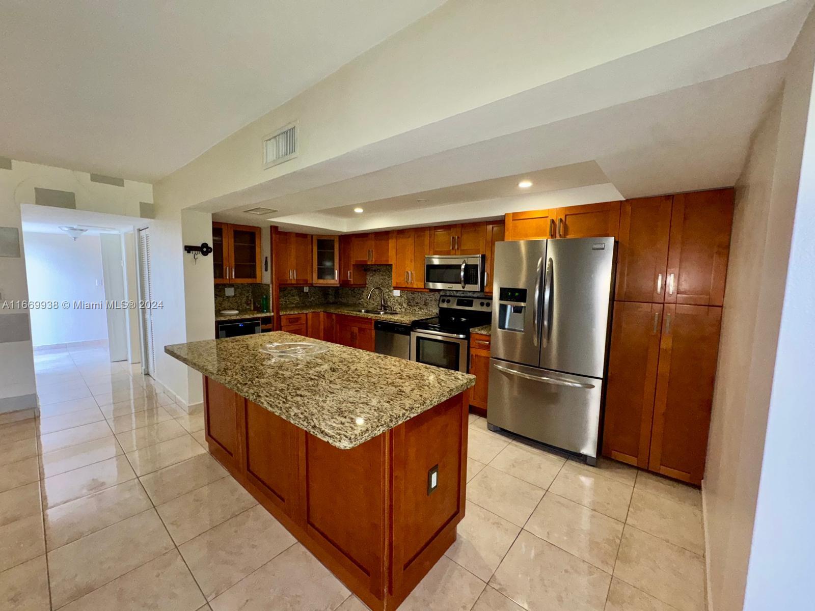 14249 Kendale Lakes Cir #14249, Miami, Florida image 10