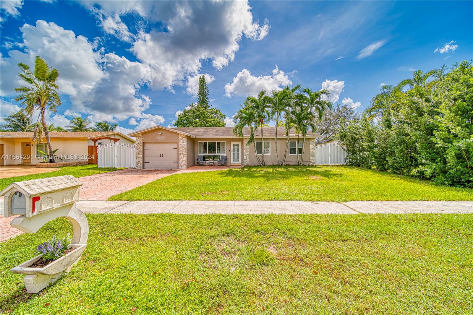 1211 NW 96th Ter, Pembroke Pines, Florida image 3