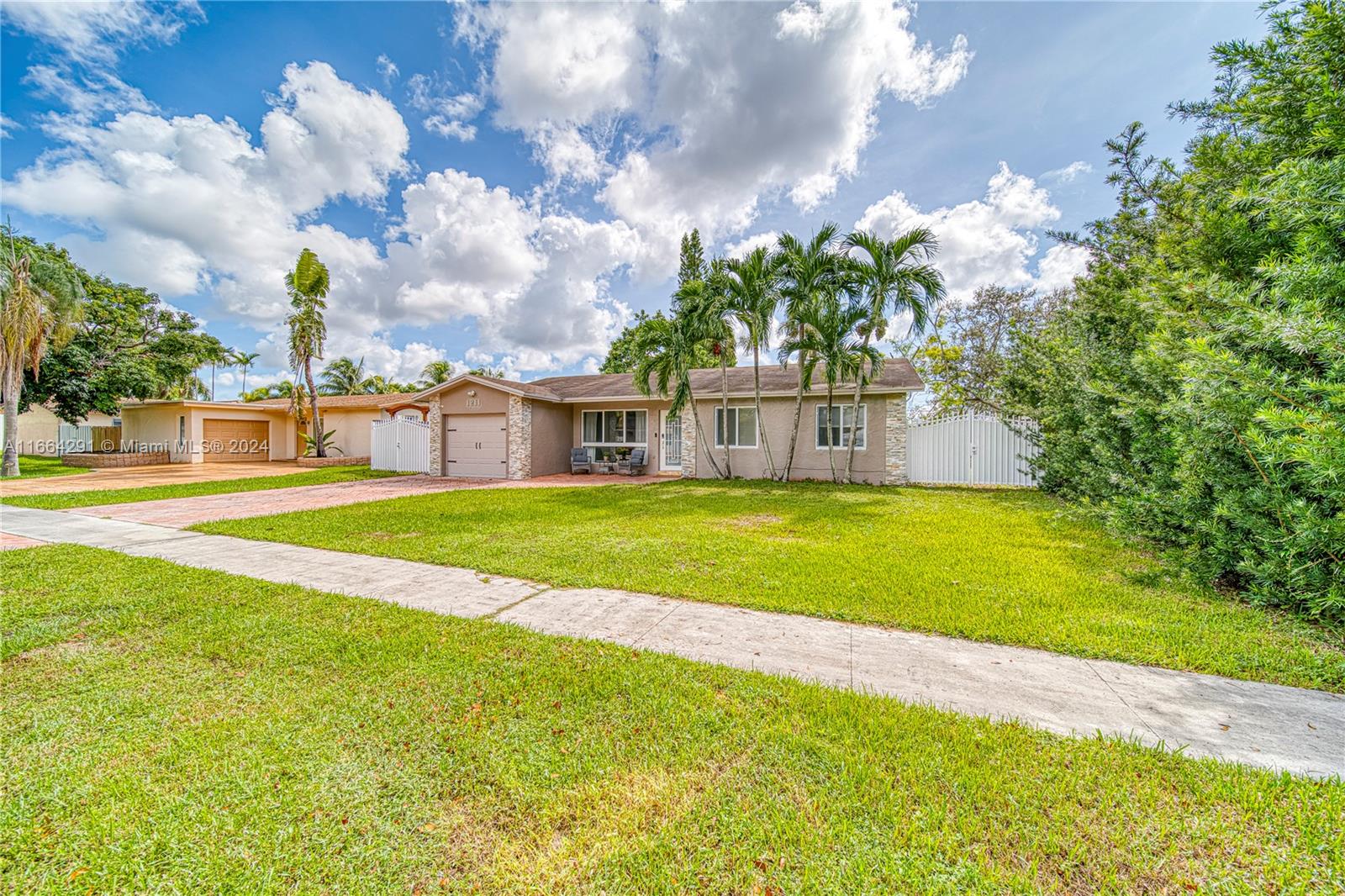 1211 NW 96th Ter, Pembroke Pines, Florida image 4