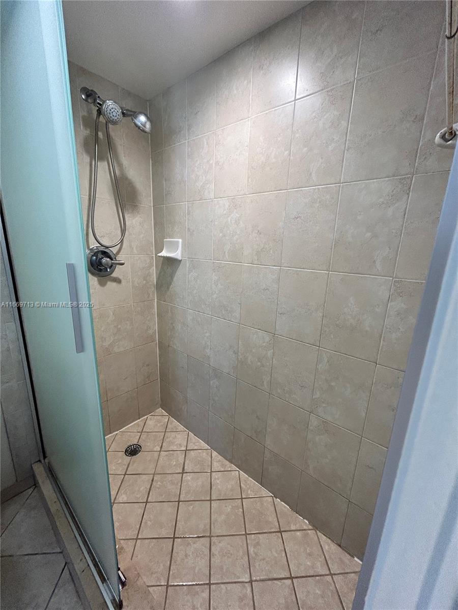 2811 NE 185th St #805, Aventura, Florida image 25
