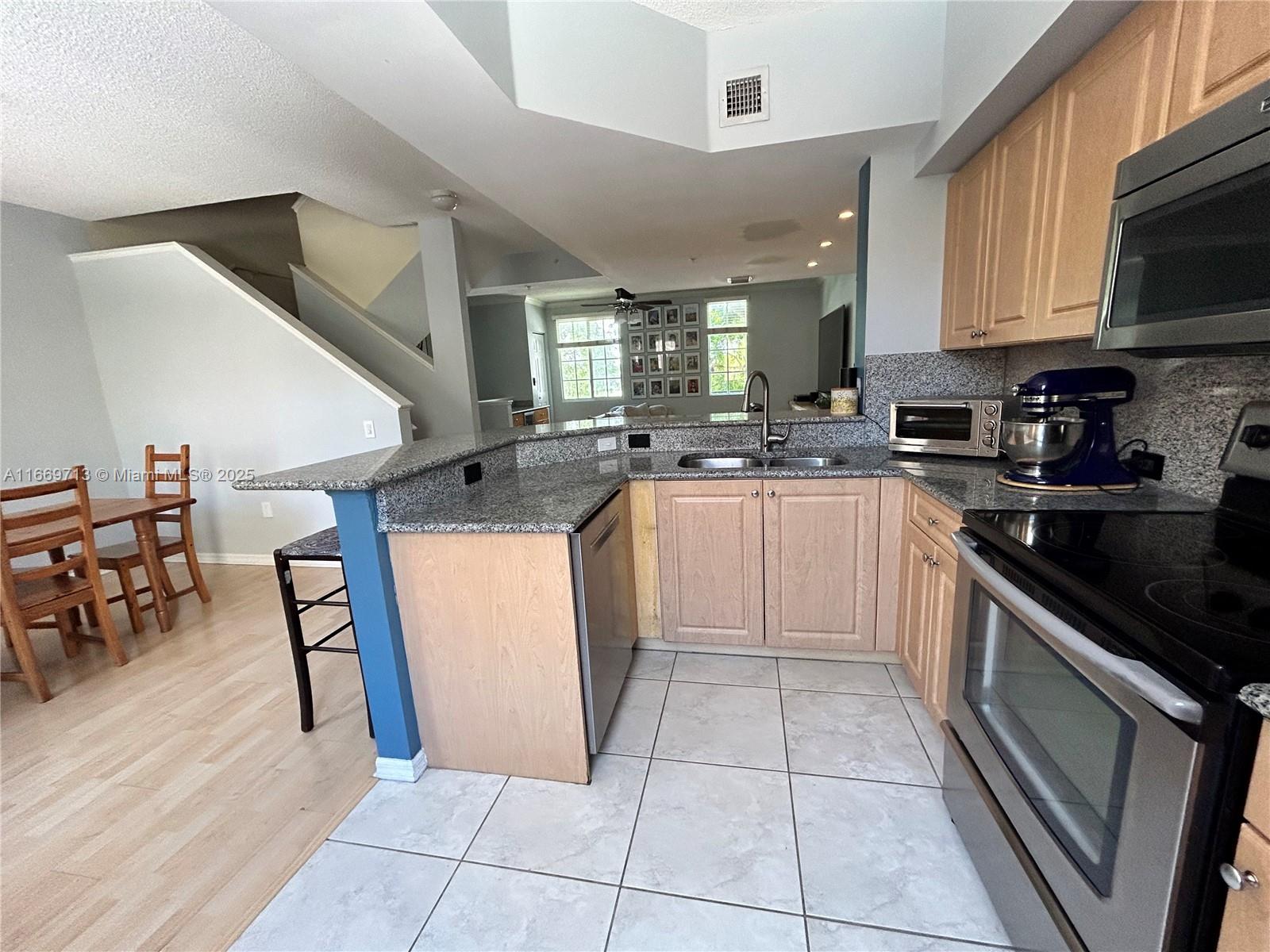 2811 NE 185th St #805, Aventura, Florida image 7
