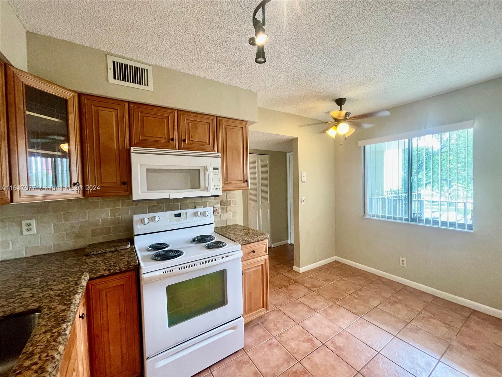 2209 S Cypress Bend Dr #304, Pompano Beach, Florida image 10