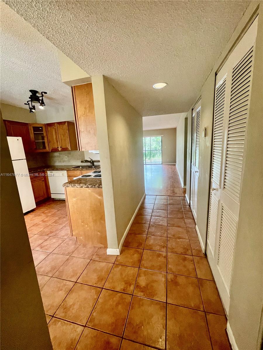 2209 S Cypress Bend Dr #304, Pompano Beach, Florida image 11