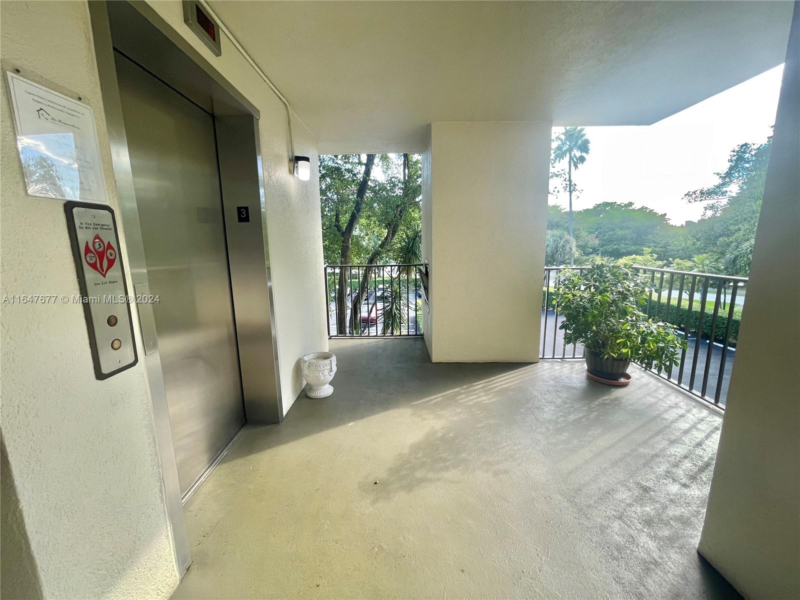 2209 S Cypress Bend Dr #304, Pompano Beach, Florida image 4