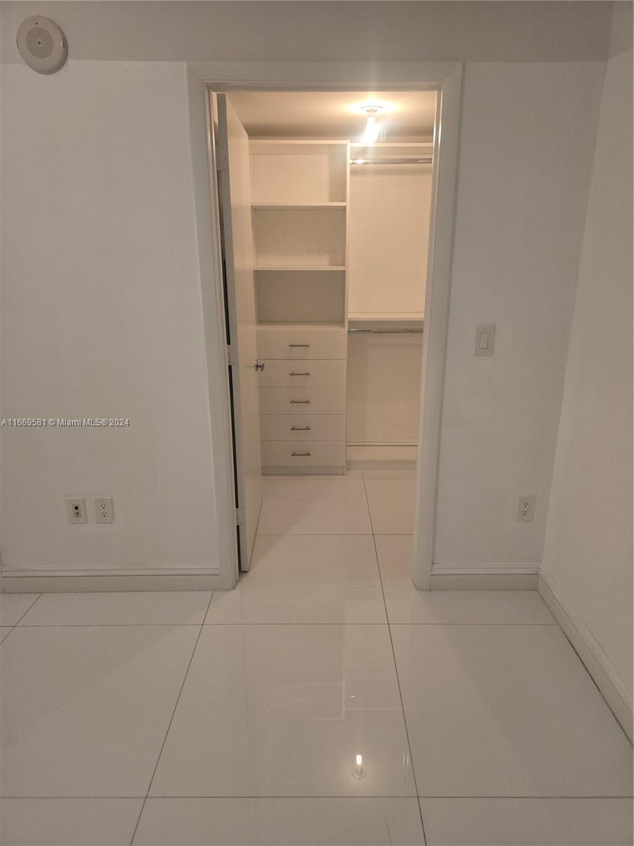 350 S Miami Ave #1210, Miami FL 33130