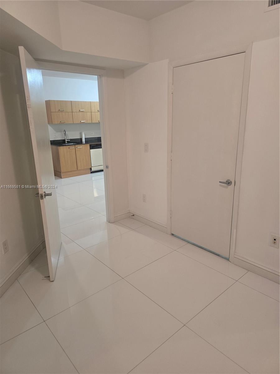 350 S Miami Ave #1210, Miami FL 33130