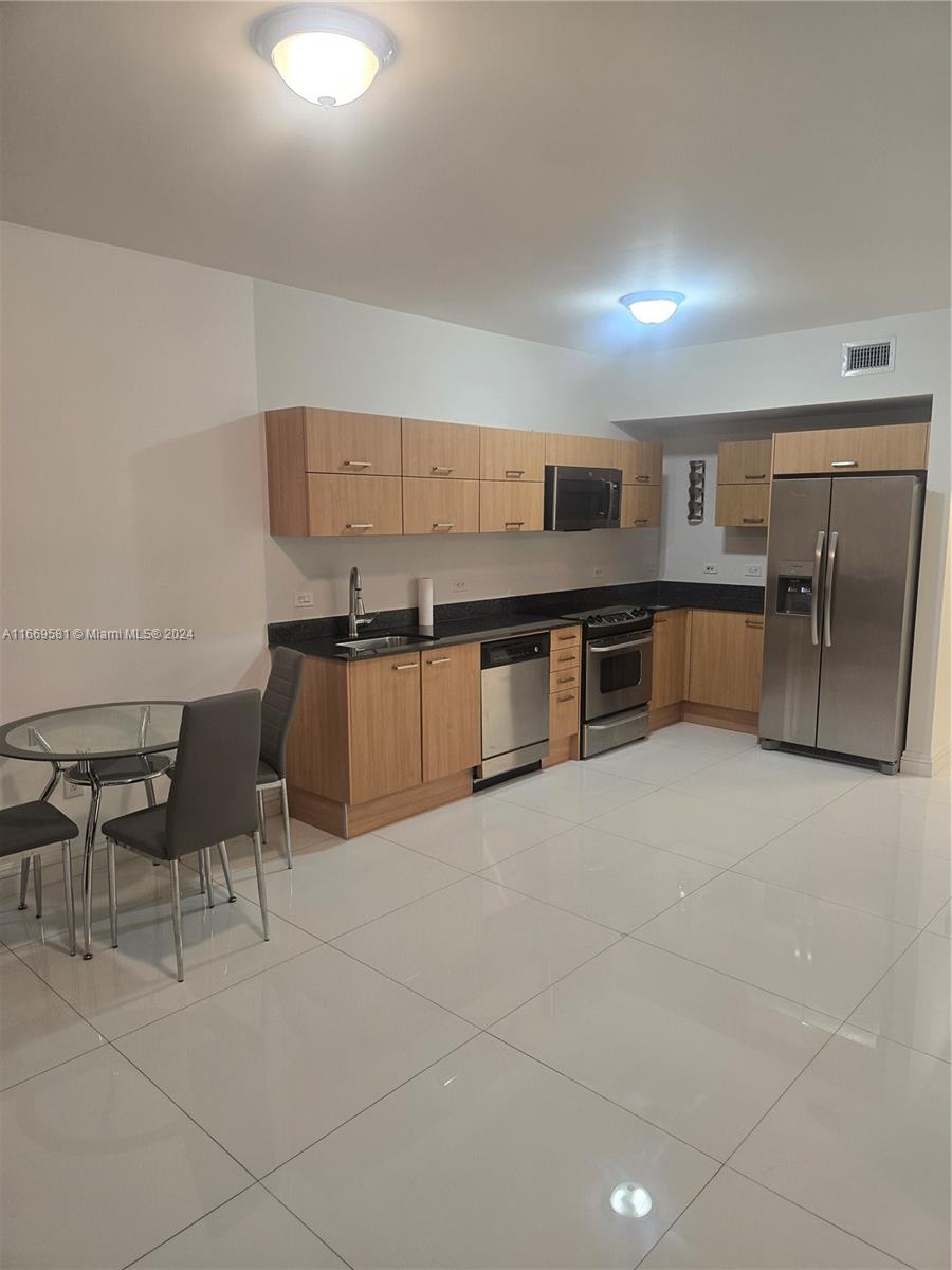 350 S Miami Ave #1210, Miami FL 33130