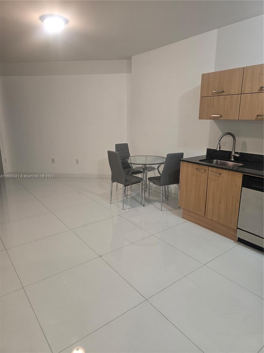 350 S Miami Ave #1210, Miami FL 33130