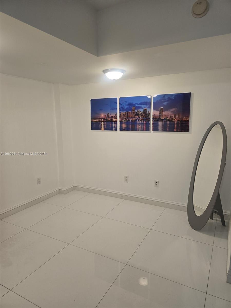 350 S Miami Ave #1210, Miami FL 33130
