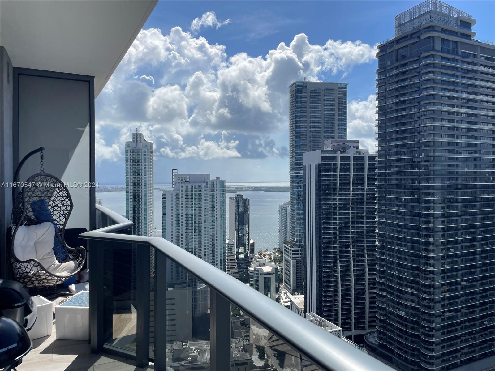 55 SW 9th St #4304, Miami FL 33130