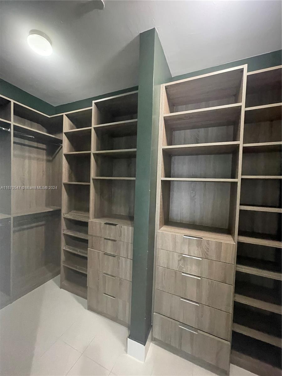 55 SW 9th St #4304, Miami FL 33130