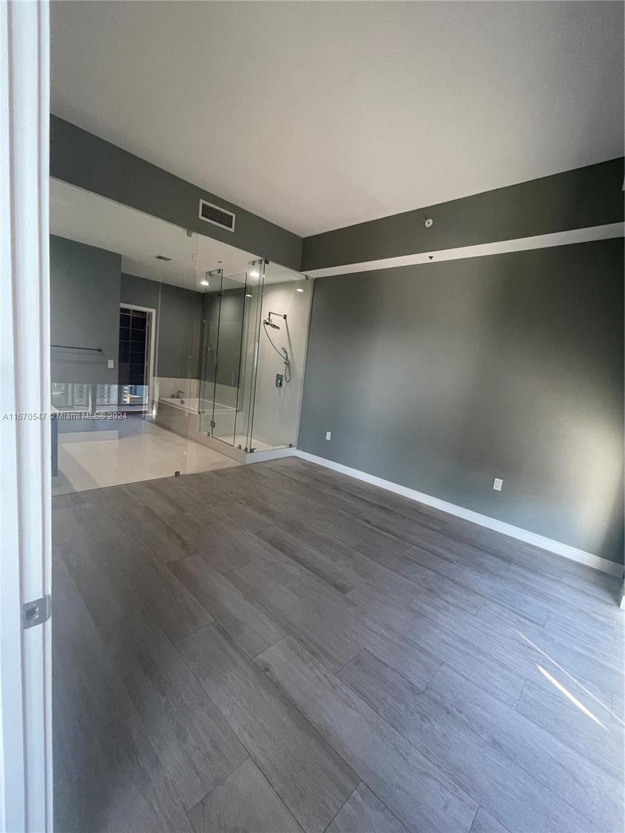 55 SW 9th St #4304, Miami FL 33130